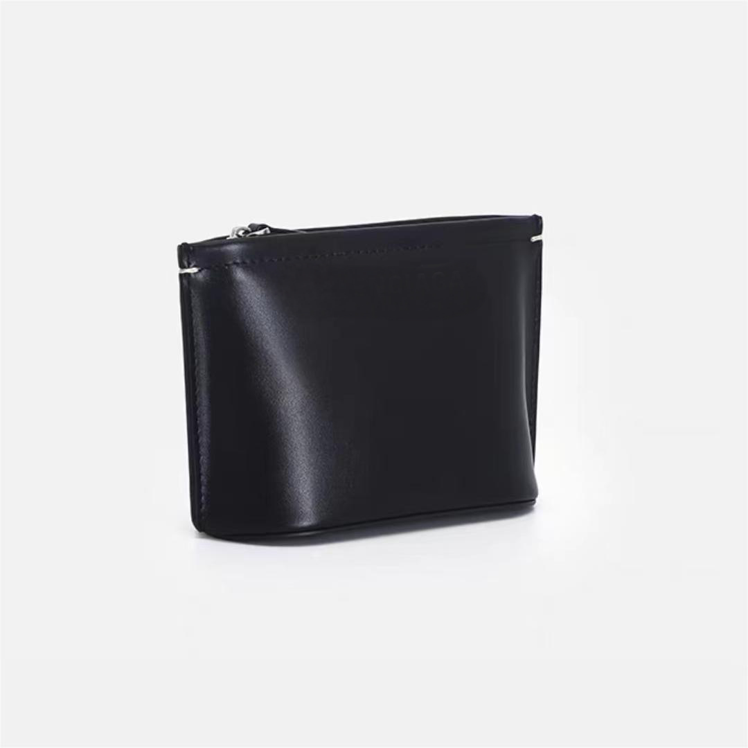 Cosmetic bag