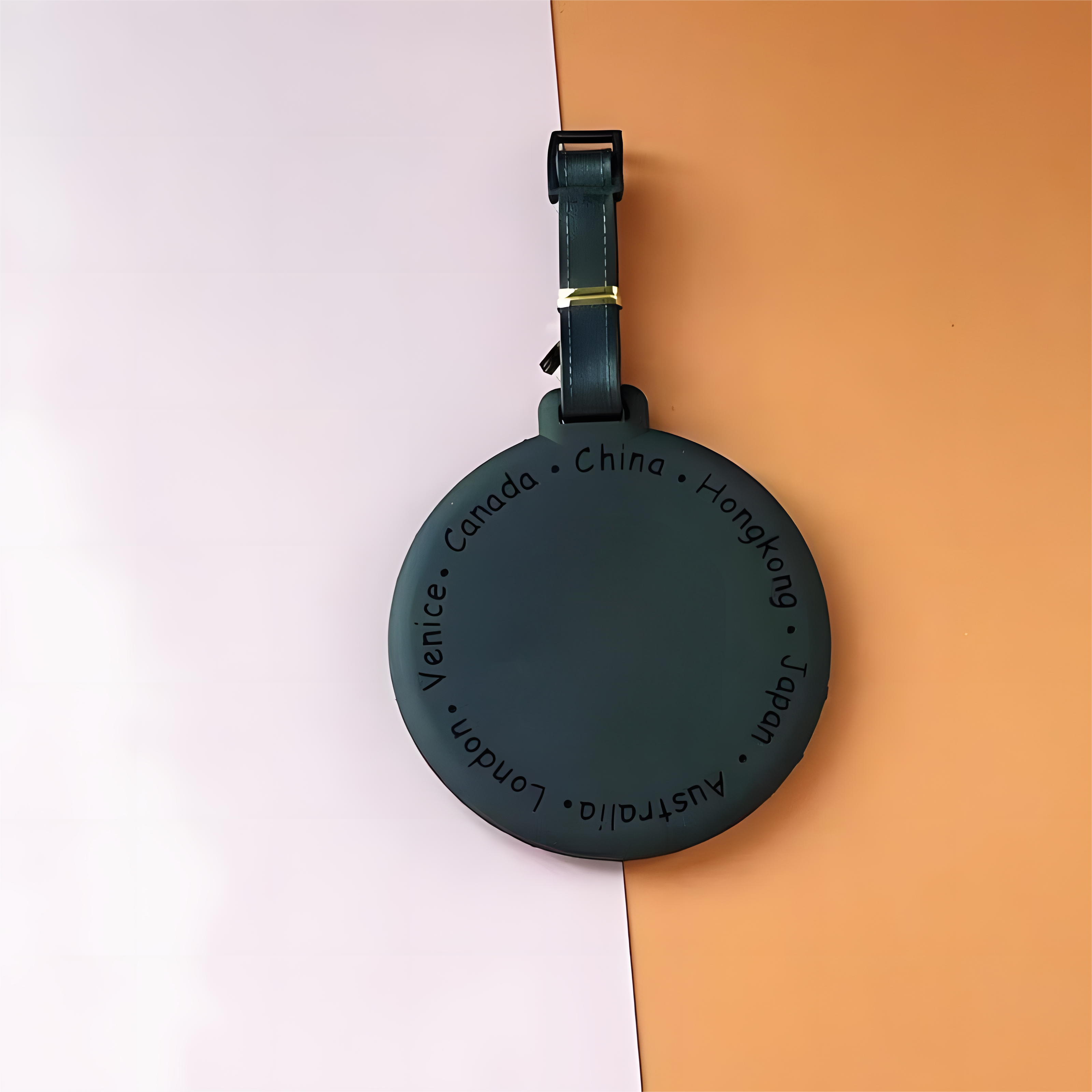 Round luggage tag